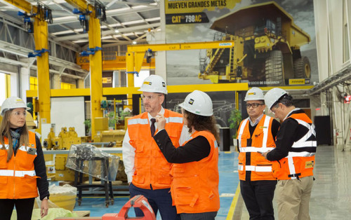 Embajador de Estados Unidos visita Centro de Instrucción Técnica de Finning en Antofagasta