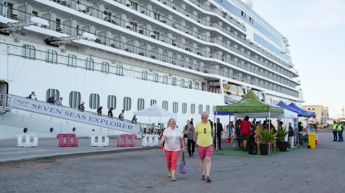 Puerto de Iquique recibe por primera vez al crucero Seven Seas Explorer