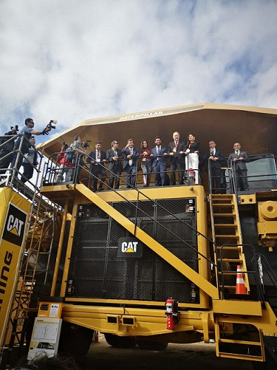 Ministro de Minería inauguró Exponor 2019 junto al camión 794 AC