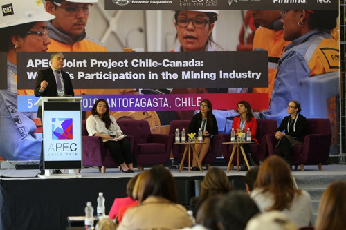 En Antofagasta se debatió sobre el importante rol de la mujer en minería