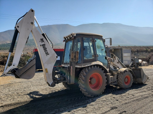 Retroexcavadora Bobcat B730: Presente en importante proyecto fotovoltaico