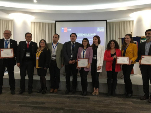 Finning participa en seminario regional de educación técnico profesional