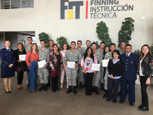 Finning capacita a jóvenes de la Fuerza Aérea de Chile