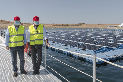Acciona inaugura en Extremadura la primera planta fotovoltaica flotante conectada a red de España