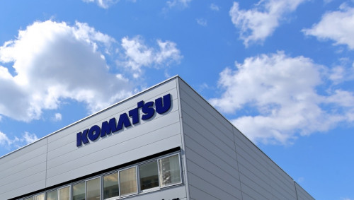 Komatsu Ltd. emite bono verde para reducir en 50% sus emisiones de CO2 y fomentar el uso de energías renovables