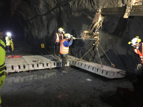 CNP realiza prueba piloto de novedoso pavimento modular para túneles mineros
