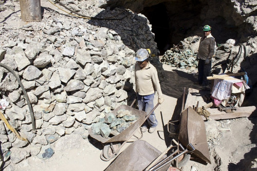 Enami aprueba proyectos por $2.300 millones a pequeños mineros del país
