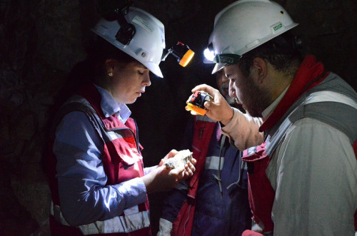 Empresa Nacional de Minería ha aumentado participación laboral femenina un 17% durante este año
