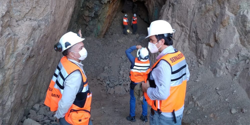 Sernageomin se reúne con máximas autoridades de la región de Atacama para analizar rescate de mineros en Mina Nuestra
