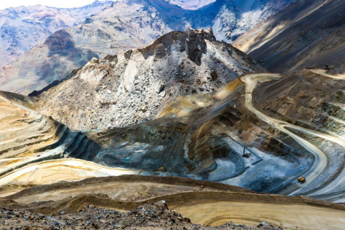 Codelco prevé usar alza en precio del cobre para financiar planes sin elevar deuda