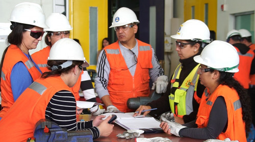 Programa Vetas de Talento de FCh logra 420 cupos de capacitación para mujeres en perfiles de operación y mantenimiento