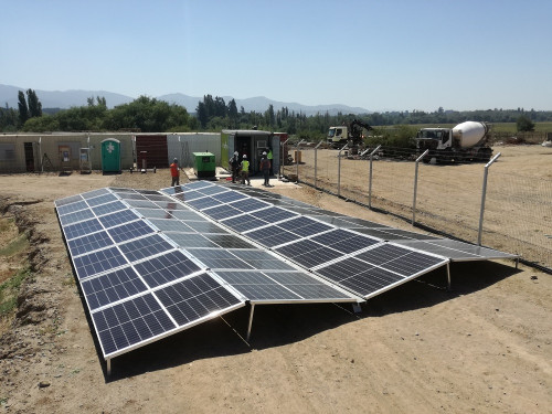 ACCIONA instala unidad fotovoltaica móvil como fuente de energía en Talca
