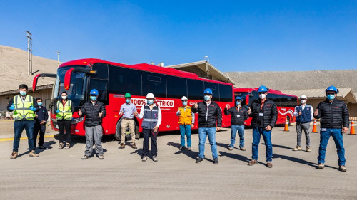 Minera Candelaria presenta buses eléctricos para transporte de personal