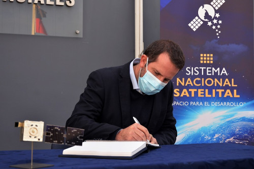 Ministerio de Minería potenciará trabajo conjunto con la FACH en el ámbito espacial para fortalecer la actividad minera