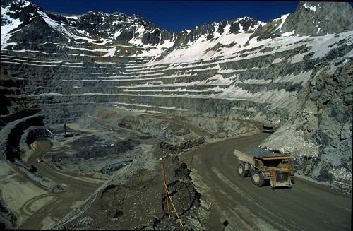 Minera licita servicio de obras civiles industriales gerencia de planta y suministro de materiales