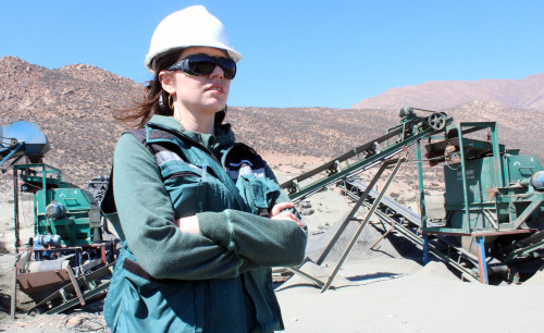 Ministerios de Minería y de la Mujer lanzan concurso para destacar la participación femenina en la industria minera