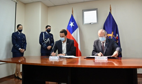 Ministerios de Minería y Defensa firman convenio para proveer desde el espacio información para la minería y prevenir emergencias
