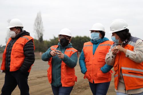 Dirigentes sociales recorrieron obras del Parque Eólico Mesamávida