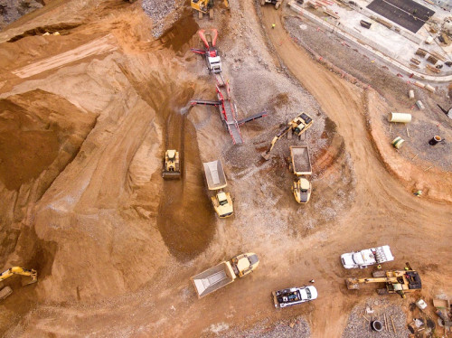 Seminario abordará la evolución e impacto de los sistemas de control y optimización de flotas en las operaciones mineras