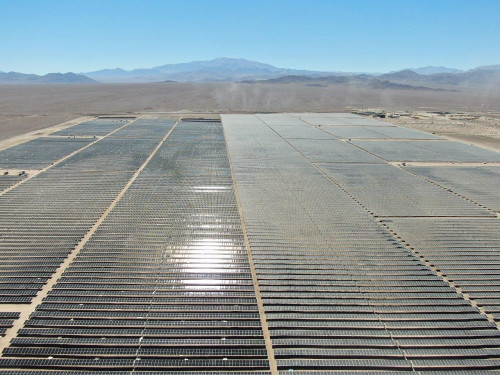 Colbún concreta acuerdo con gigante de Finlandia para almacenamiento de energía en planta solar