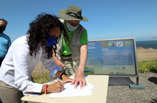 Copec y Fundación Kennedy firman convenio para la conservación de humedal en Antofagasta