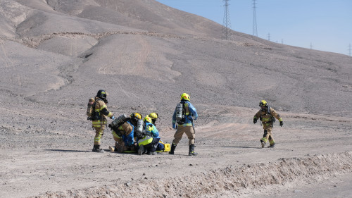 Ministro Hales y equipos de emergencia comunales coordinan simulacro de emergencia