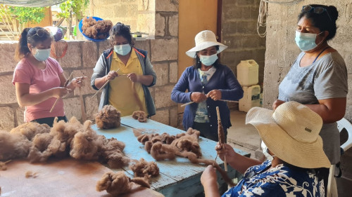 SQM y Fundación Ona juntos para preservar arte ancestral de textilería Lickanantay