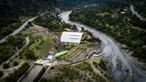 Innergex Energía Renovable y Grupo Komatsu Cummins Chile firman contrato de suministro de energía 100% renovable
