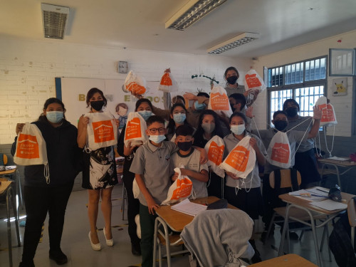 Con entrega de kits sanitarios Andina apoya a estudiantes de sus comunidades vecinas