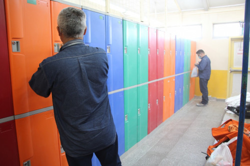 Chuquicamata instala camarines con casilleros de colores para prevenir Covid-19