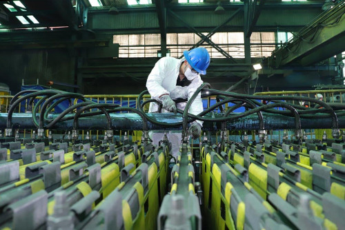 Minera licita fabricación de piezas metálicas