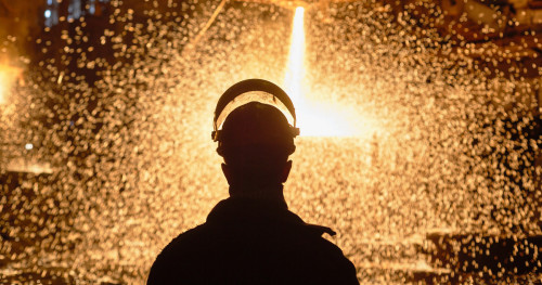 Producción industrial vuelve a caer en abril otra vez arrastrada por fuerte descenso de la minería