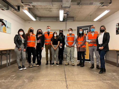 Embajador de Canadá visita instalaciones de Finning
