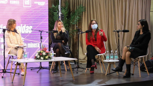 Conversatorio abordó la creciente presencia de la mujer en la minería