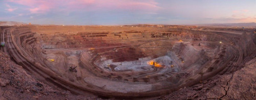 Codelco requiere transporte de carga interna para sus divisiones Chuquicamata y Ministro Hales