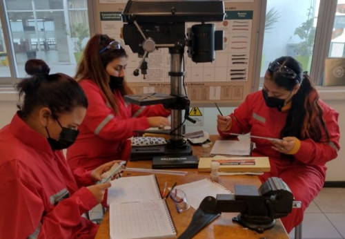 Capacitación preparó a futuras mantenedoras de equipos fijos en minería