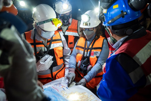 Ministerios de Minería, Obras Públicas, Vivienda y Medio Ambiente analizarán socavón en Tierra Amarilla