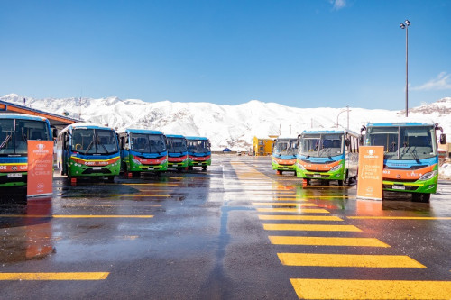 Mineras y mineros de Chuquicamata, Andina y El Teniente se transportarán en buses eléctricos
