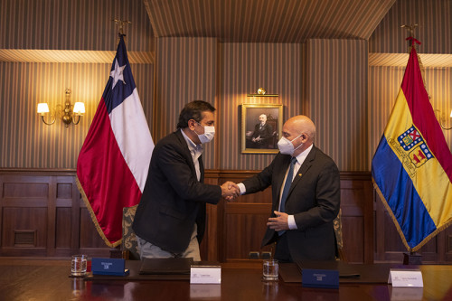 UTFSM y SQM firman convenio de cooperación para el desarrollo de investigación aplicada