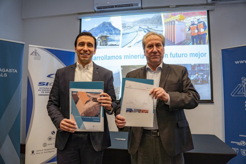 Antofagasta Minerals renueva alianza con empresas proveedoras de la AIA
