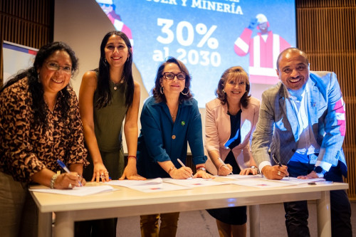 Firman acuerdo interministerial para fortalecer políticas de género en la minería