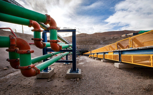AES Andes firma con Codelco contrato de energía 100% renovable