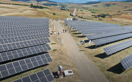 En Coyhaique inauguran parque fotovoltaico más austral del mundo