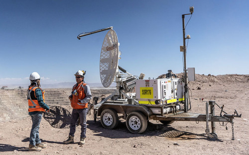 Renuevan dos radares para identificar y monitorear zonas inestables en taludes de la mina Gabriela Mistral