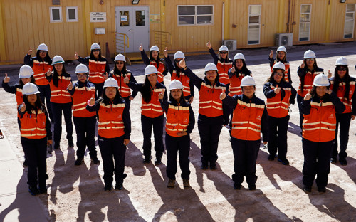 Un centenar de aprendices se está capacitando en las compañías de Antofagasta Minerals