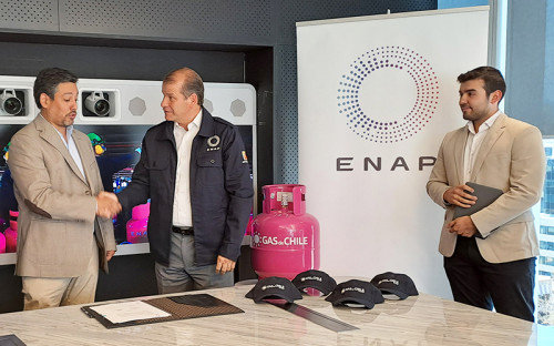 Enap celebra el primer contrato con distribuidor minorista para venta regular de Gas de Chile