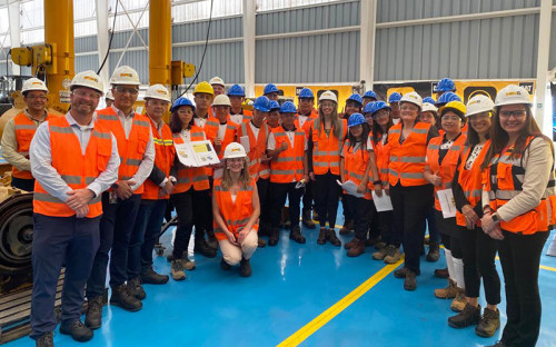 Embajadora de Estados Unidos visita instalaciones de Finning en Antofagasta