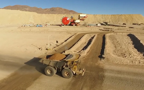 Paro en Calama: Bloquean accesos a divisiones de Codelco y empresa advierte sobre «riesgo a infraestructura y equipos críticos»