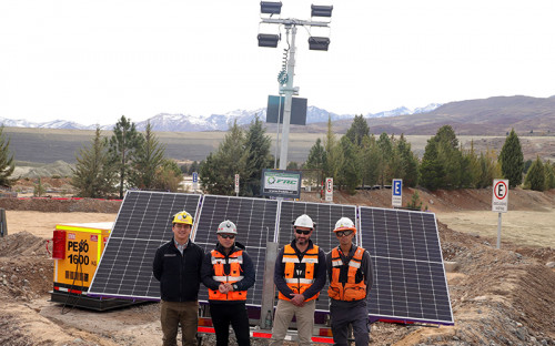 El Teniente instala las dos primeras torres solares de iluminación en sus operaciones