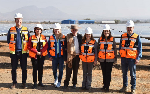 Red de alcaldes por la sustentabilidad visitan planta solar Quilapilún de Atlas Renewable Energy
